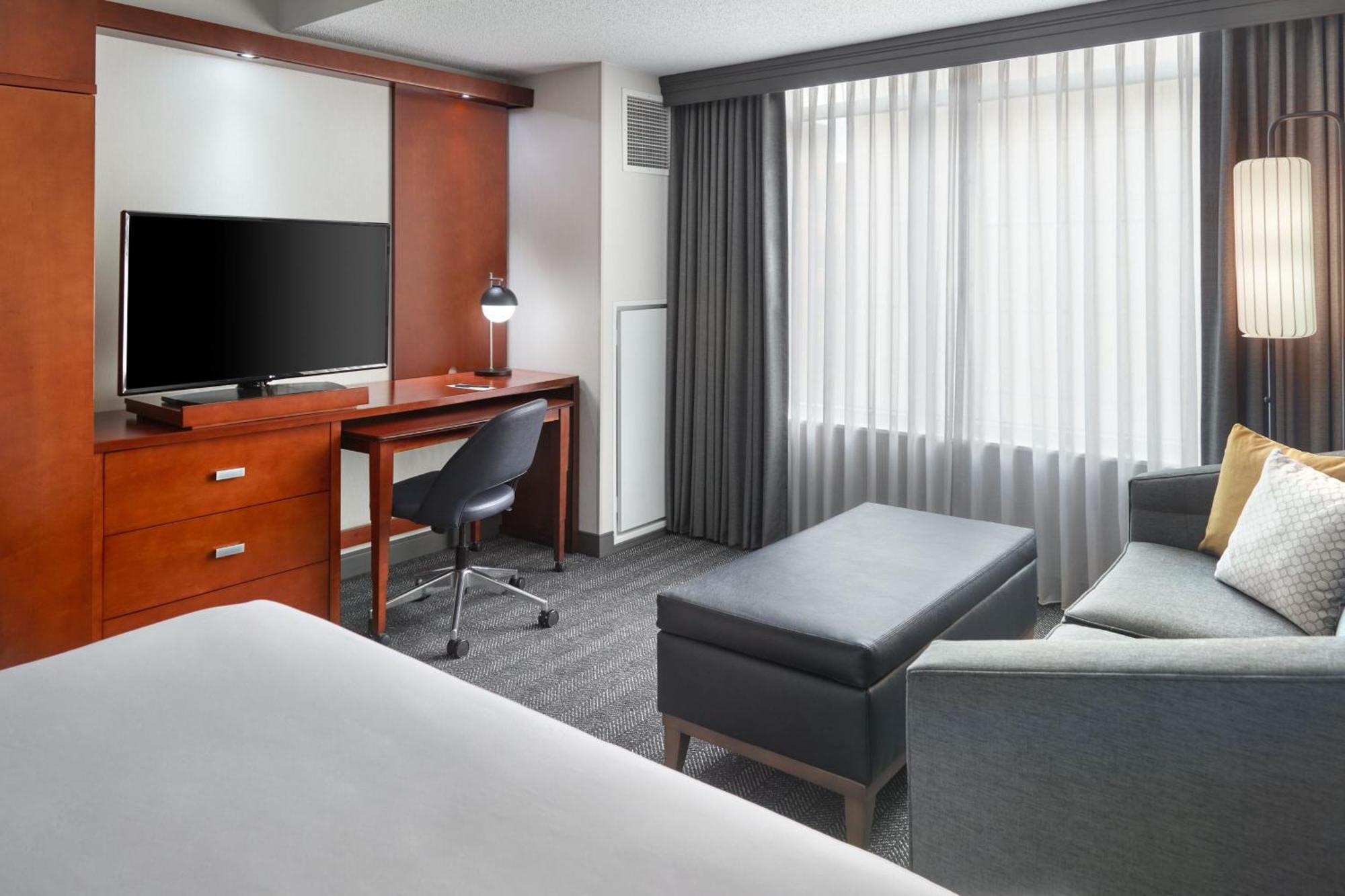 Готель Courtyard By Marriott Washington, D.C./Foggy Bottom Екстер'єр фото