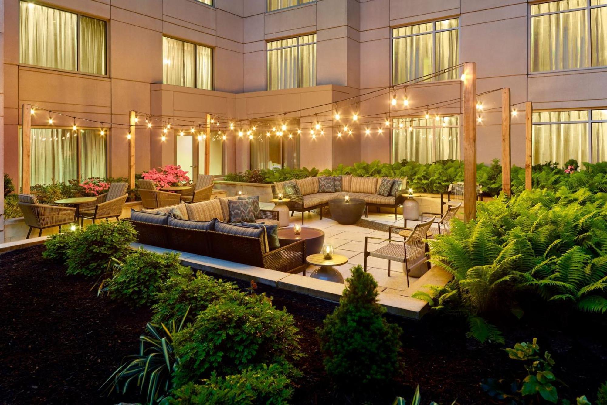 Готель Courtyard By Marriott Washington, D.C./Foggy Bottom Екстер'єр фото