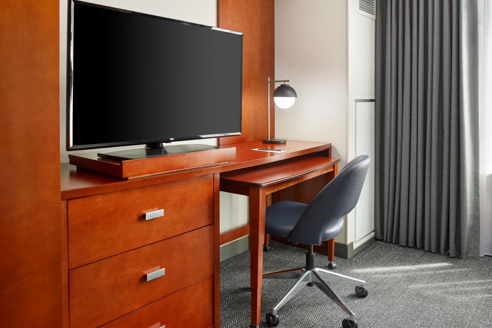 Готель Courtyard By Marriott Washington, D.C./Foggy Bottom Екстер'єр фото