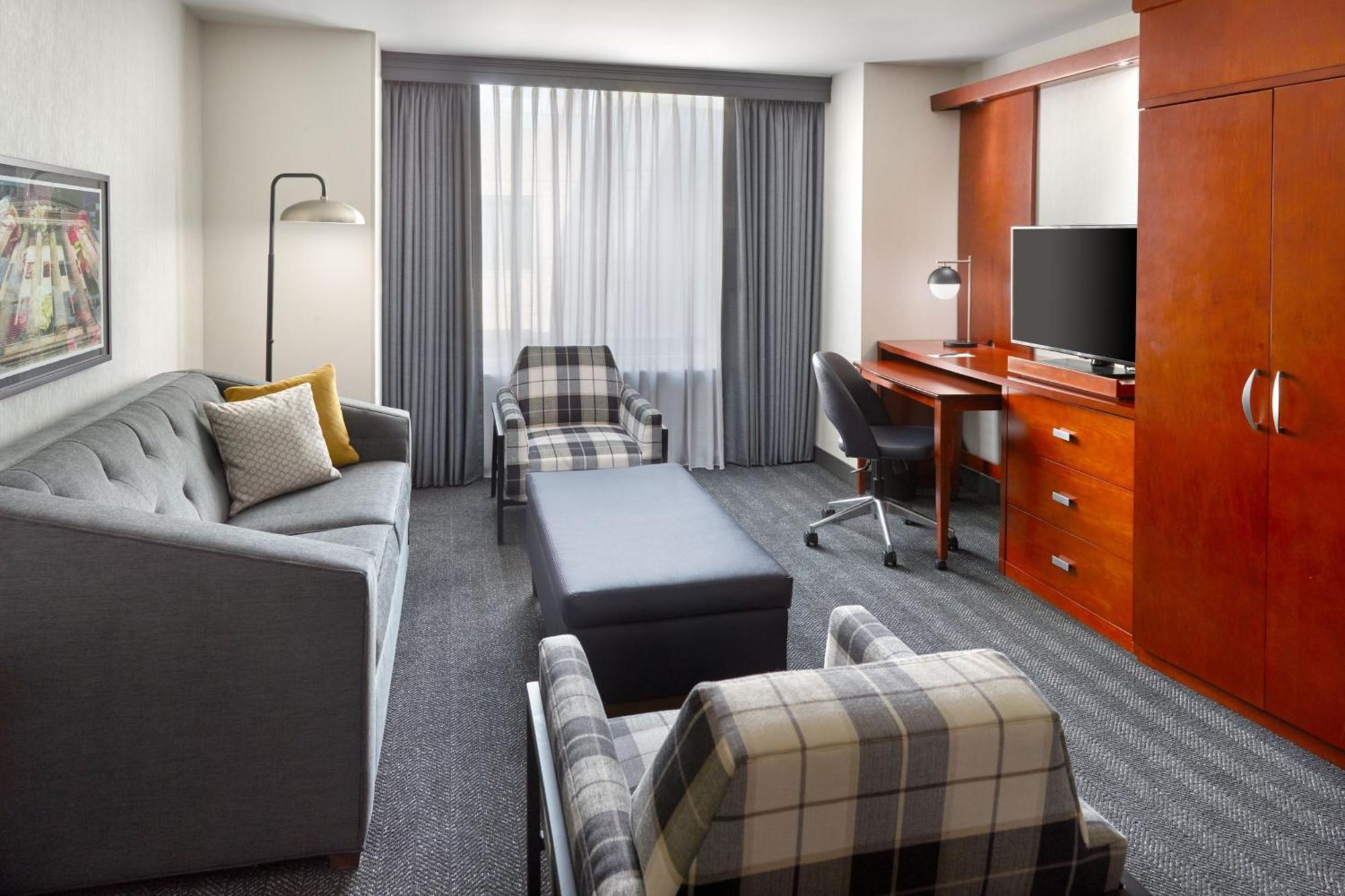 Готель Courtyard By Marriott Washington, D.C./Foggy Bottom Екстер'єр фото