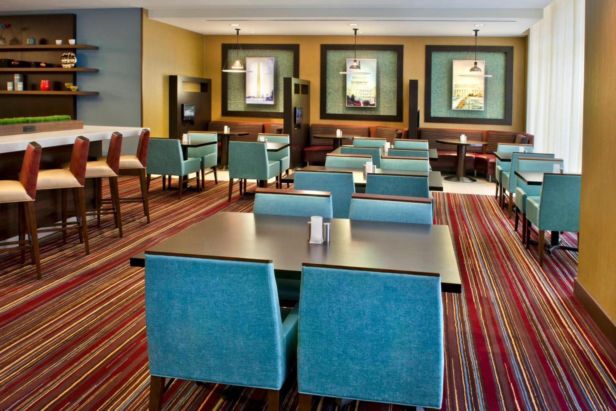 Готель Courtyard By Marriott Washington, D.C./Foggy Bottom Екстер'єр фото