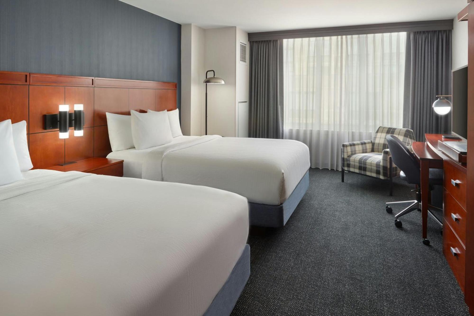 Готель Courtyard By Marriott Washington, D.C./Foggy Bottom Екстер'єр фото