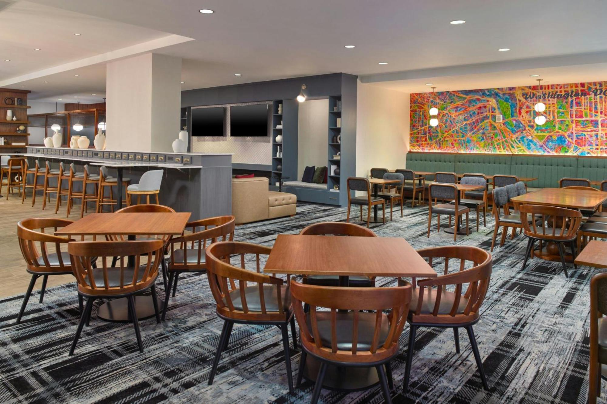 Готель Courtyard By Marriott Washington, D.C./Foggy Bottom Екстер'єр фото