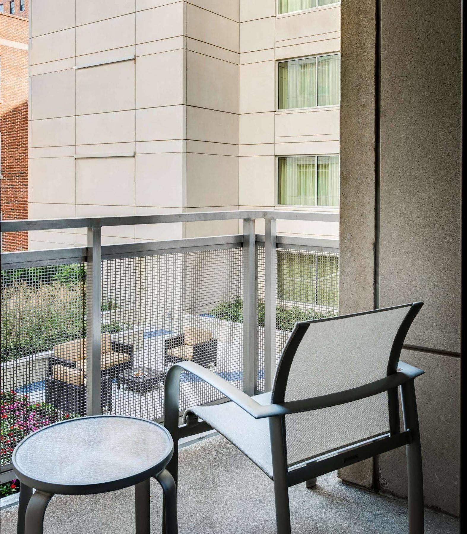 Готель Courtyard By Marriott Washington, D.C./Foggy Bottom Екстер'єр фото